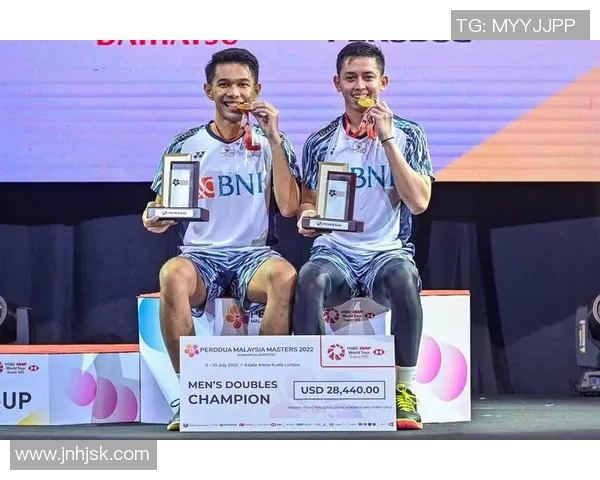 广州羽毛球队在大师赛中的团队协作表现分析与点评